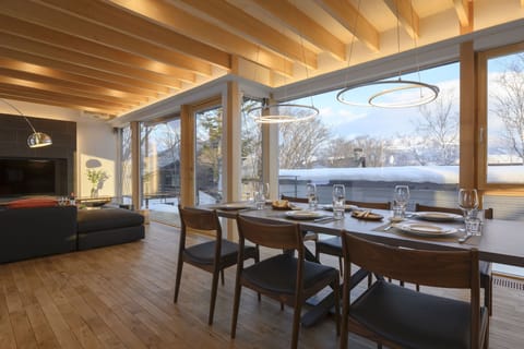 House | In-room dining
