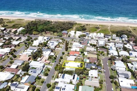 Yes it's that close to the beach