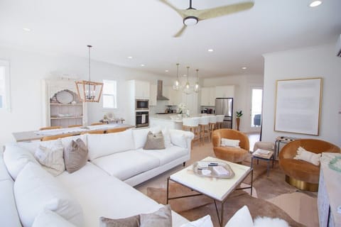 Bright Inlet Beach Home, Sleeps 12, Walk to Beach