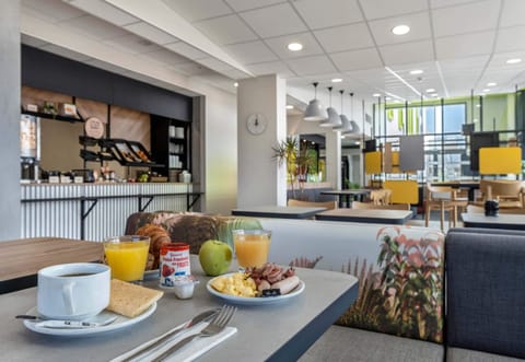 Daily buffet breakfast for a fee