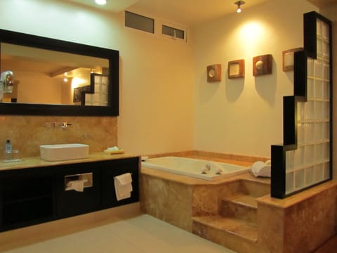 Junior Suite, 1 King Bed | Bathroom | Shower, free toiletries, hair dryer, towels