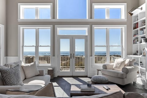 House, 4 Bedrooms | Living area