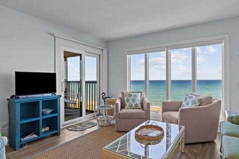 Condo, 3 Bedrooms | Living area
