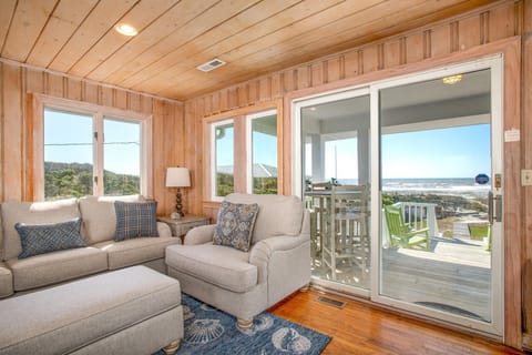 House, 6 Bedrooms | Living area