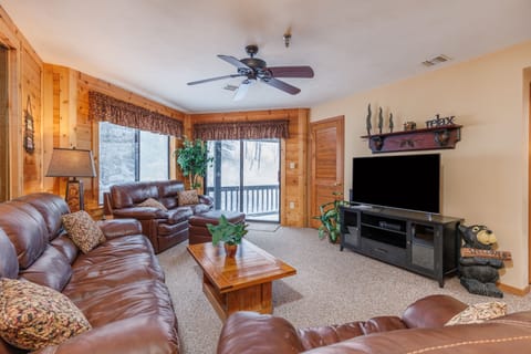 Furniture, Indoors, Living Room, Couch, Screen