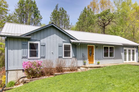 Black Mountain Vacation Rental | 3BR | 2BA | 1 Step Required to Enter