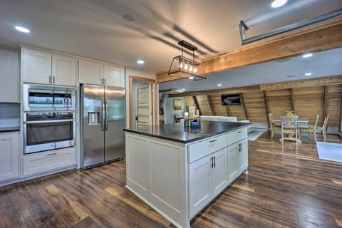 Open kitchen to living plan