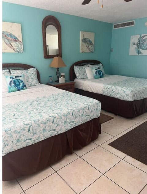 2 Queen beds