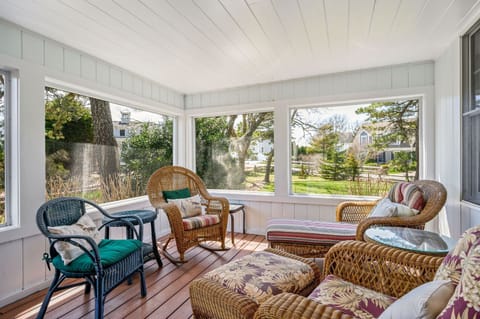 Screened porch seating area - 18 Beach Road West Harwich - Cape Cod - Beach Plum Cottage - NEVR