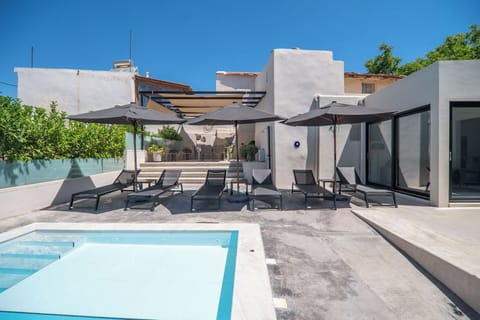 Building Exterior, Outdoor, Pool