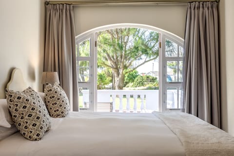 Garden Family Suite | Minibar, in-room safe, individually decorated, desk