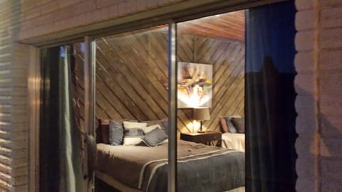 Lake View Owners Retreat | Individually decorated, individually furnished, free WiFi, bed sheets