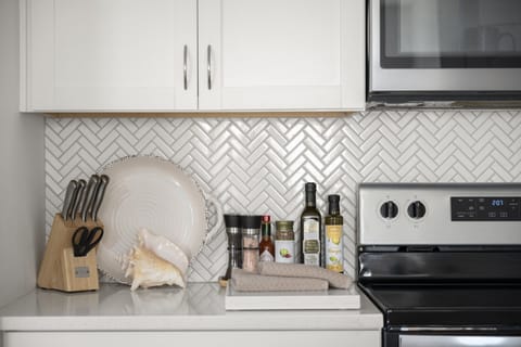 We provide spices and oils to enjoy a meal at home. 