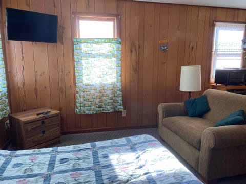 Cabin 2 - sitting area