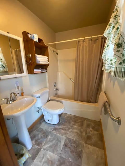 Cabin 7 - interior 3