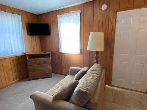 Cabin 10 - sitting area