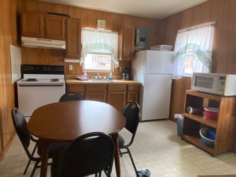 Cabin 12 - interior 1