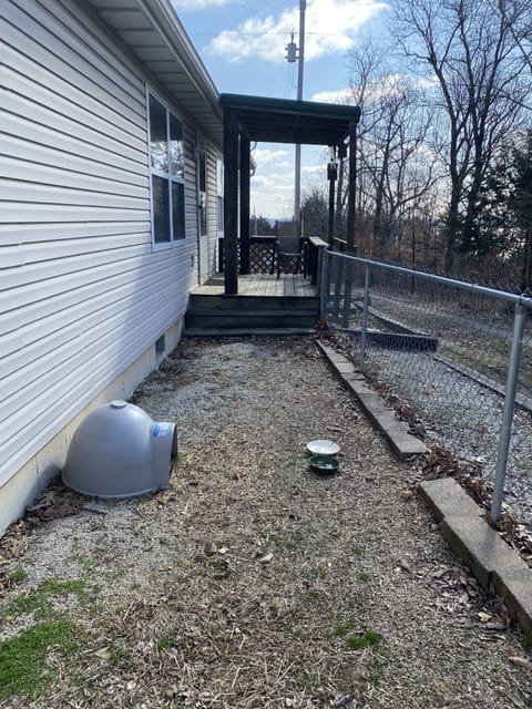 The Lodge: Exterior 2 (dog house no longer there)