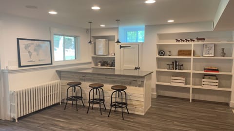 Lower Level: Bar Area 