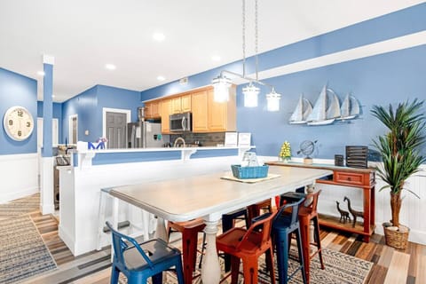 Dining Area looking towards kitchen