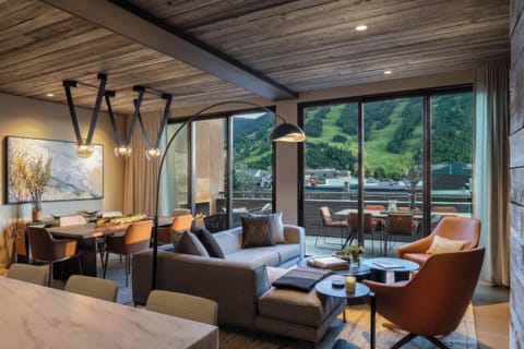 Grand Presidential Suite | Premium bedding, down comforters, pillowtop beds, in-room safe