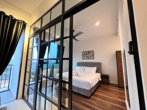 Comfort Studio Suite | Minibar, blackout drapes, soundproofing, iron/ironing board