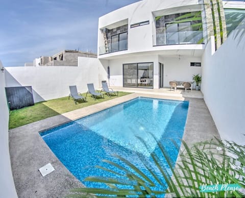 Large private pool!