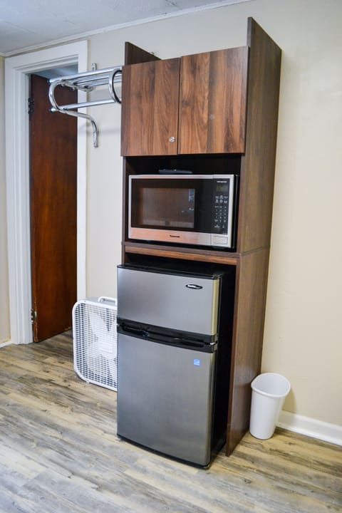 Basic Room, 1 Double Bed, Non Smoking | Private kitchenette