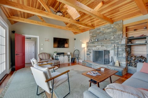 Marlboro Vacation Rental | 5BR | 5BA | 4,000 Sq Ft | 1 Step Required