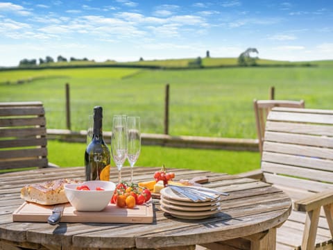Sitting-out-area | Rose Garden Cottage, Ackenthwaite, near Arnside