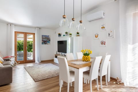 Villa | Dining room