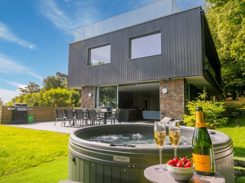 Cottage | Property grounds