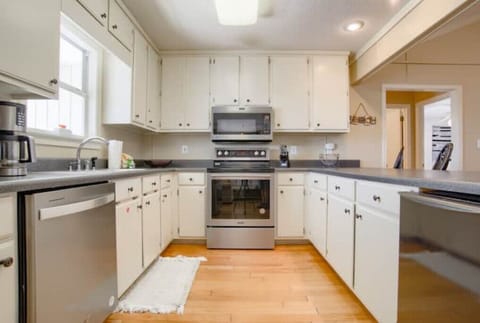 Fully stocked kitchen with ice maker (far right in picture).
