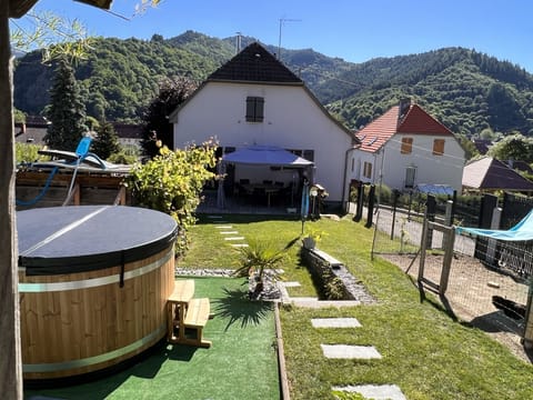Outdoor spa tub