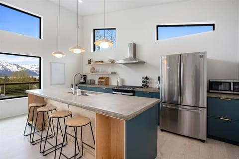 Plenty of kitchenware for enjoying cooking in.