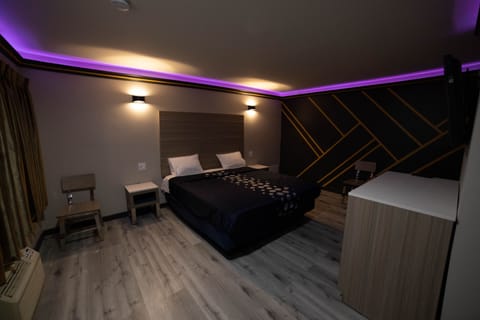 Deluxe Single Room | Free WiFi, bed sheets