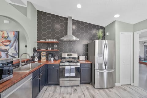 Fully equipped & Modern Kitchen#Disney #Parks #kingdom #springs #poolhouse #Vacation #Rental #waterpark #Kissimmee #Orlando #universal #citywalk #legoland #shortstay #longstay