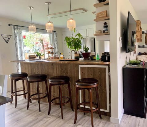 Elm wood Bar Top for hang out.