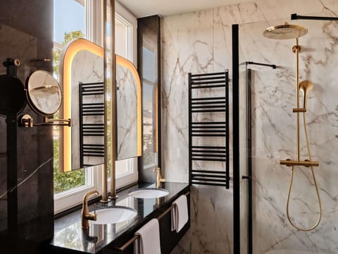 Suite, 1 King Bed | In-room safe, desk, soundproofing, free cribs/infant beds