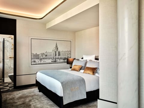 Suite, 1 King Bed | In-room safe, desk, soundproofing, free cribs/infant beds