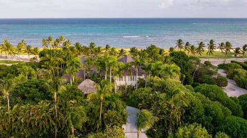 La Guappa - ocean front luxury villa with full staff in golf and beach resort (7138)