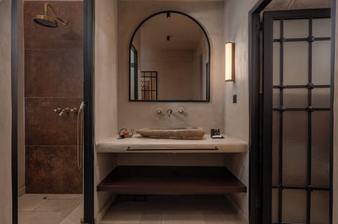 Superior Sea View | Bathroom | Shower, free toiletries, hair dryer, bathrobes