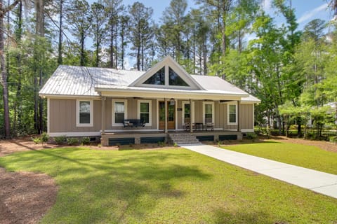 Midway Vacation Rental | 4BR | 4.5BA | 2,739 Sq Ft | Stairs Required