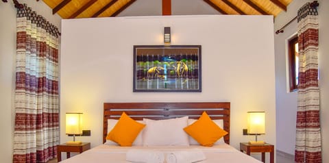Comfort Triple Room, Lakeside | Minibar, free WiFi
