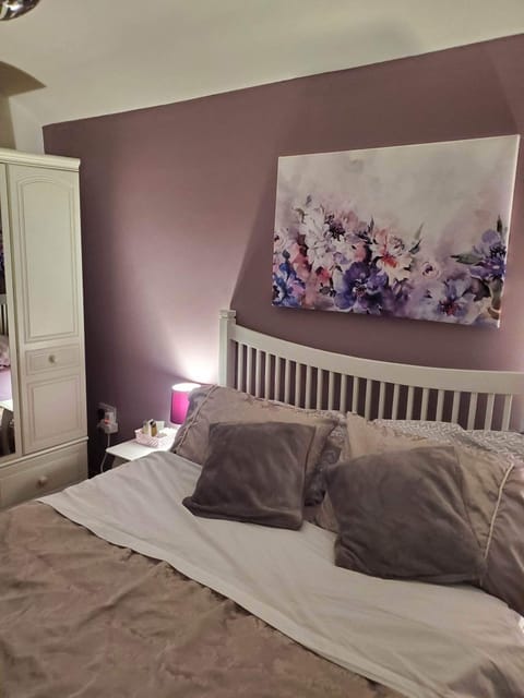 House | 2 bedrooms, iron/ironing board, free WiFi, bed sheets