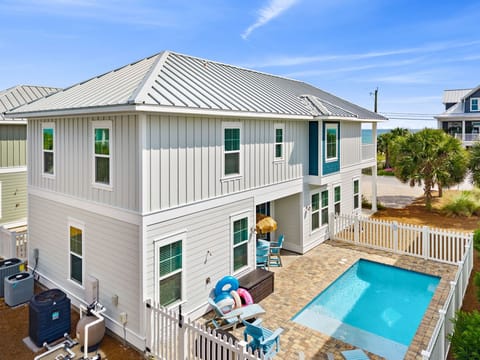 Incredible location near Schooners, St. Andrews State Park, dining & family attractions