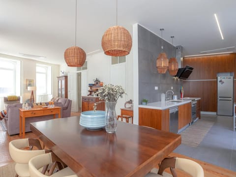 House | 5 bedrooms, soundproofing, Internet