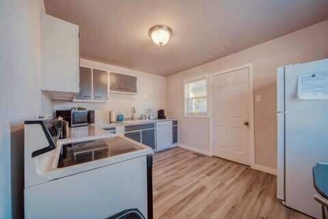 Spacious Stocked Kitchen