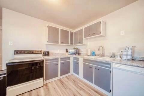 Spacious Stocked Kitchen