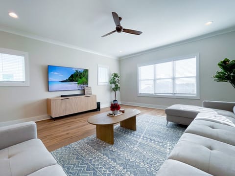 Living Room | 70" TV